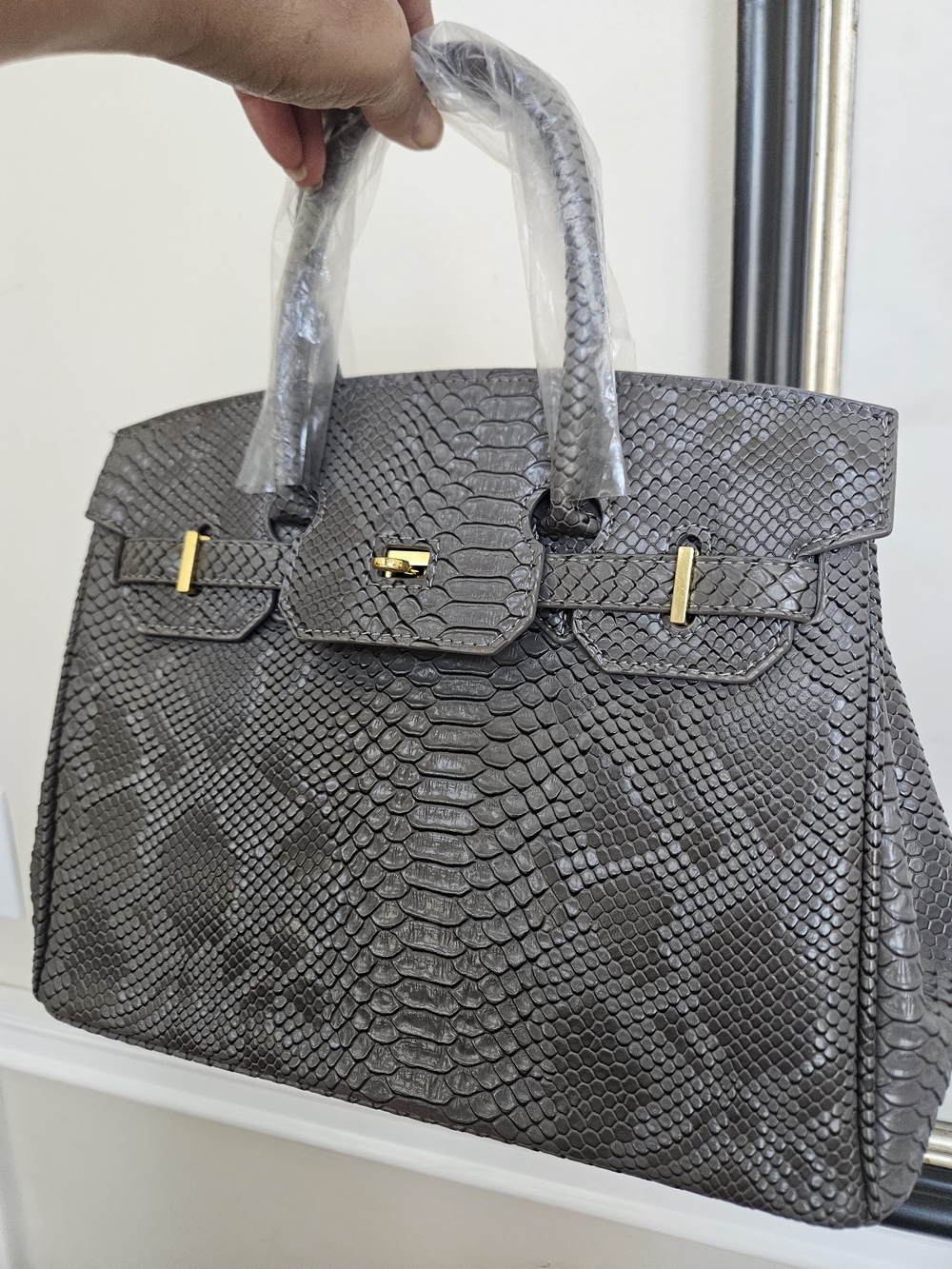 BRAND NEW & NEVER WORN Gray Python-Embossed Top-Handle Satchel + Extra Strap Inc - Picture 5 of 10